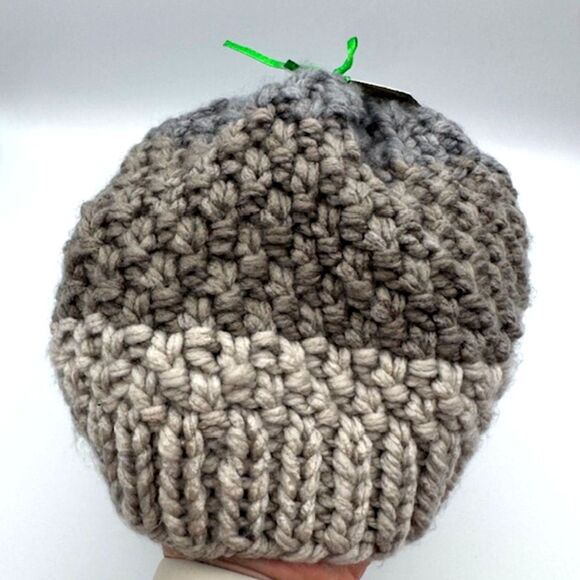 Women’s Gray Beanie Two-Tone Handmade Knit Winter Hat Soft Chunky Yarn One Size - Picture 7 of 9